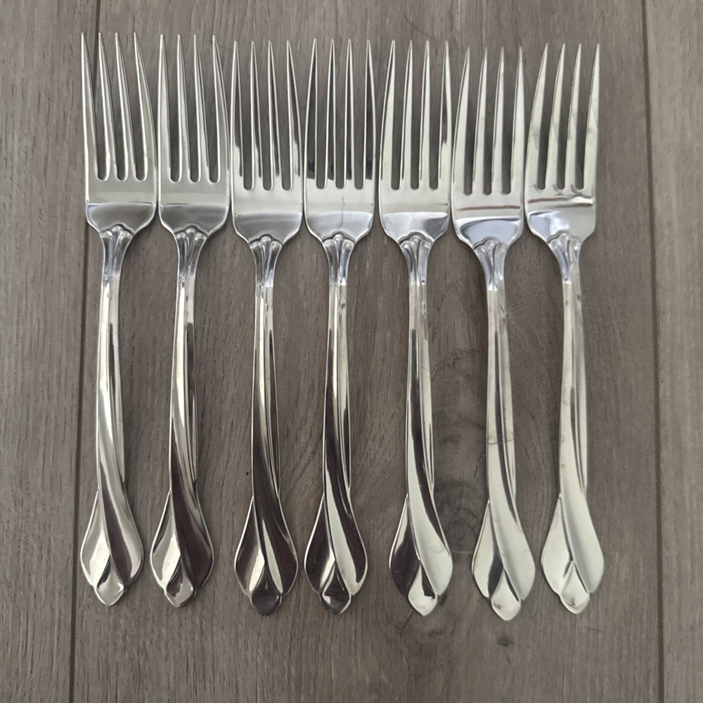 Set Of 7 Oneida USA Stainless Tribeca Dinner Forks Glossy Nice!